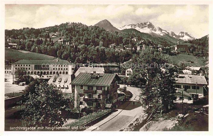BERCHTESGADEN Bayern Ansicht mit Hauptbahnhof Blick gegen Untersberg