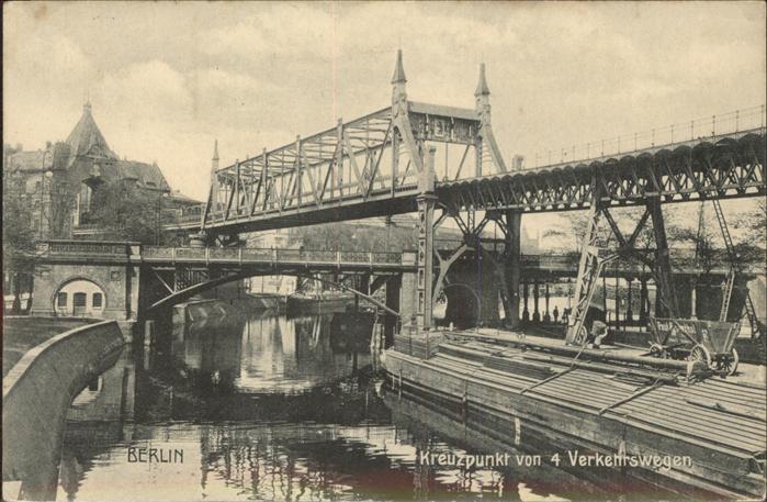 BERLIN  CITY Kreuzpunkt von 4 Verkehrtswegen