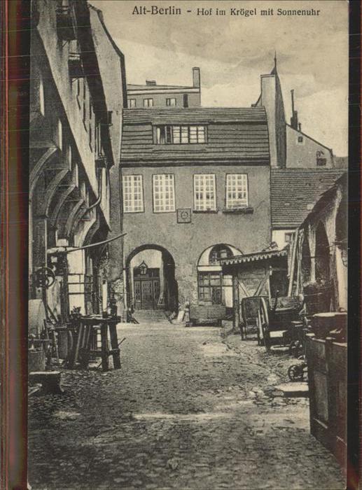 BERLIN  CITY Hof im Kroegel Sonnenuhr