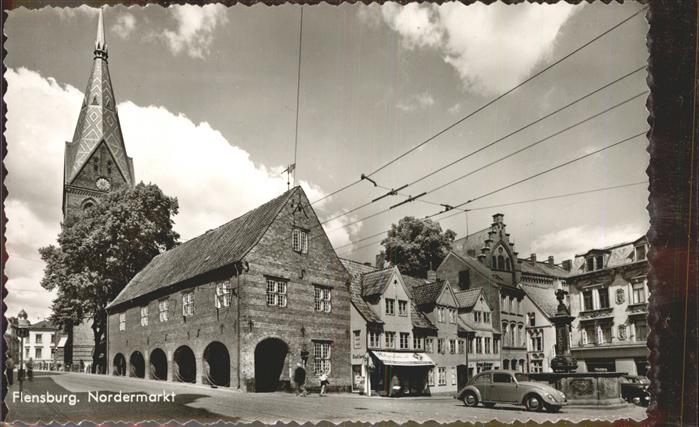 Flensburg Nordermarkt ArkadenBrunnen Autos