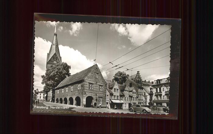 Flensburg Nordermarkt Arkaden Autos Brunnen