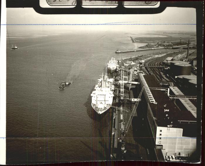 Dampfer Oceanliner Bremerhaven Fliegeraufnahme