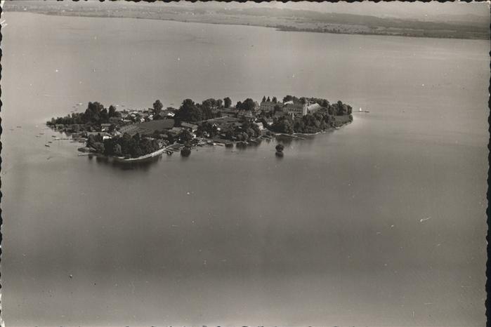 Fraueninsel Chiemsee mit Kloster Frauenwoerth Fliegeraufnahme