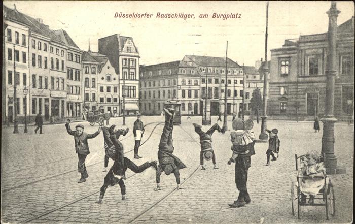 DuessELDORF  CITY Burgplatz Radschlaeger Kinder