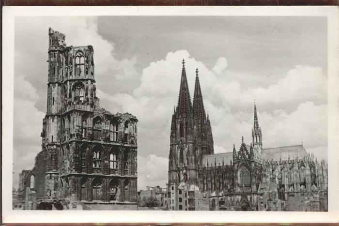 Koeln Rhein Dom und Runine