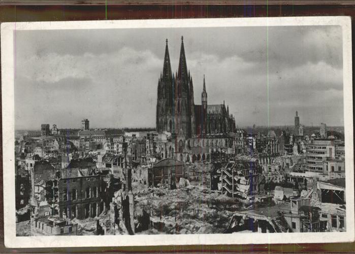 Koeln Rhein Dom und zerstoerte Innenstadt