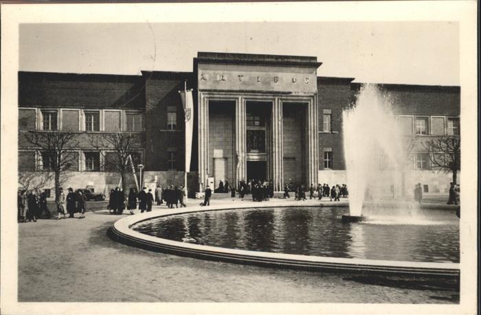 DuessELDORF  CITY Theater Brunnen Fontaene