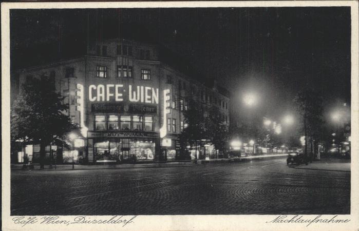 DuessELDORF  CITY Cafe Wien bei Nacht