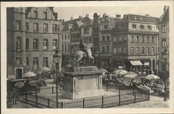 DuessELDORF  CITY Marktplatz mit Denkmal Kurfuerst Johann Wilhelm