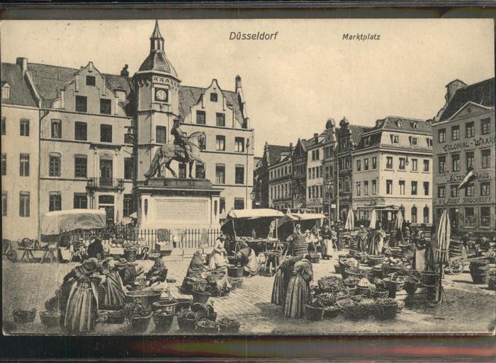 Duesseldorf Marktplatz Frauen Denkmal