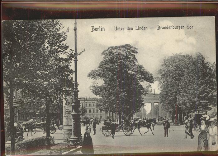 BERLIN  CITY Unter den Linden Brandenburgertor Pferdedroschke