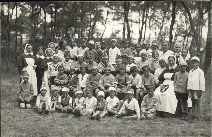Storkow Mark Gruppenaufnahme Kinder und Schwestern a