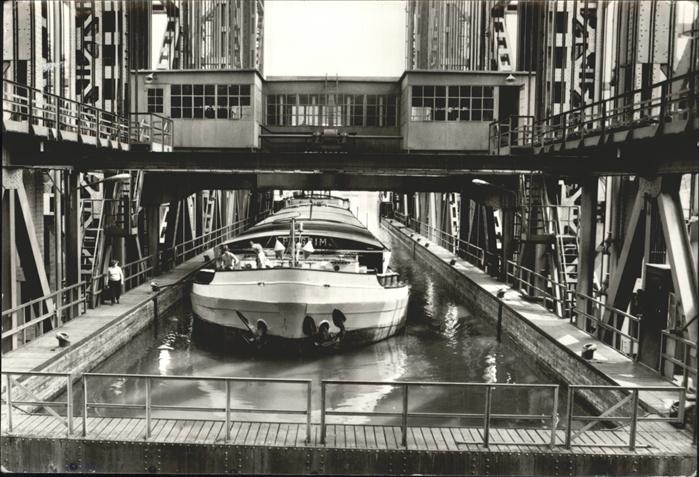 Niederfinow Schiffshebewerk Hohenzollernkanal Kahn