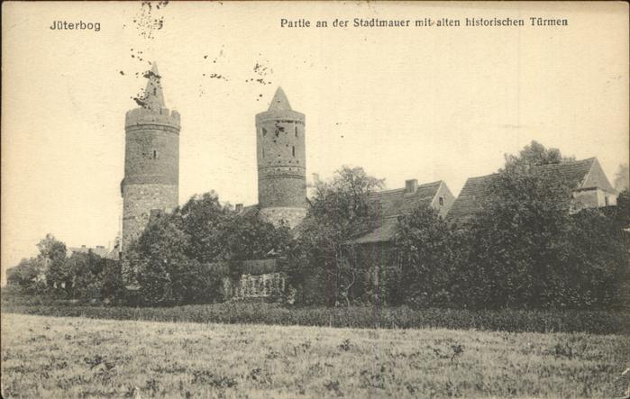 Jueterbog Partie an der Stadtmauer mit alten hist