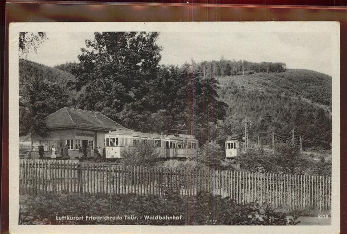 Friedrichroda Waldbahnhof mit Strassenbahn