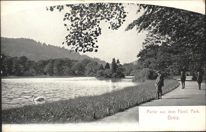 Greiz Thueringen Partie im Fürstlichen Schlosspark See S