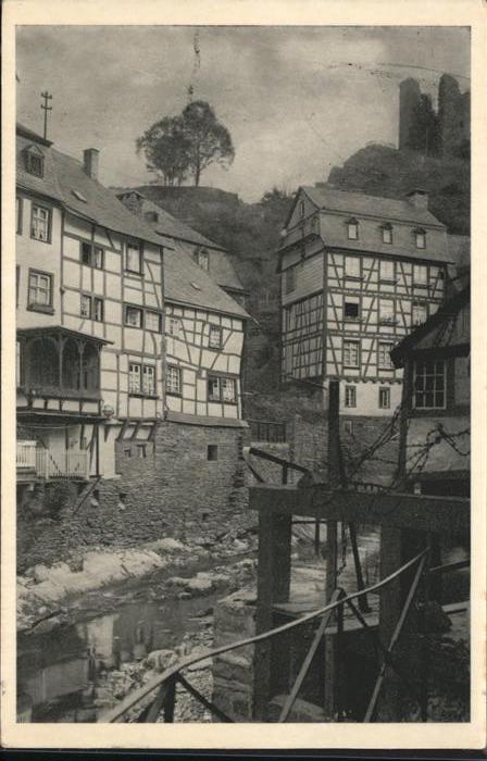 Monschau Montjoie NRW Alte Haeuser an der Rur