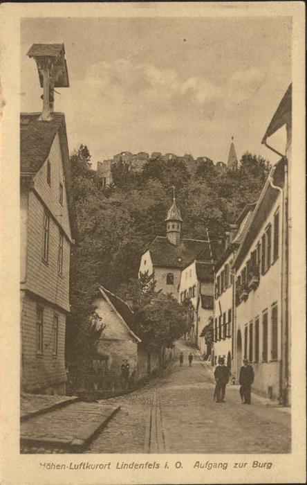 Lindenfels Odenwald Strassenpartie mit Burg