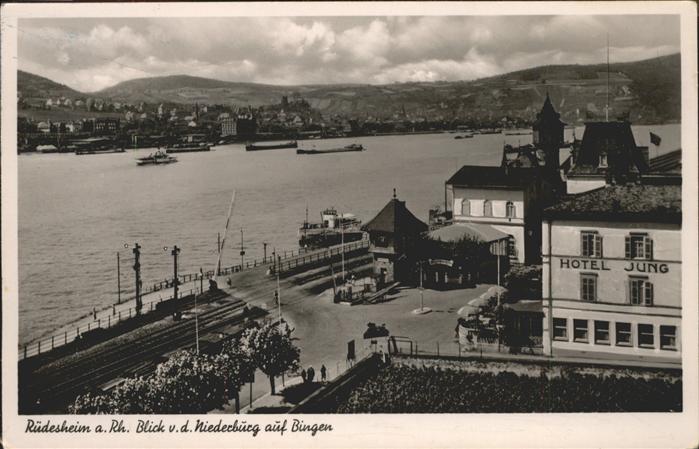 Ruedesheim Rhein Blick v.d.Niederburg auf Bingen im Vord