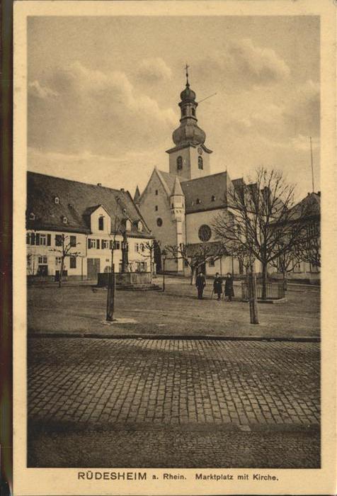 Ruedesheim Rhein Marktplatz mit Kirche