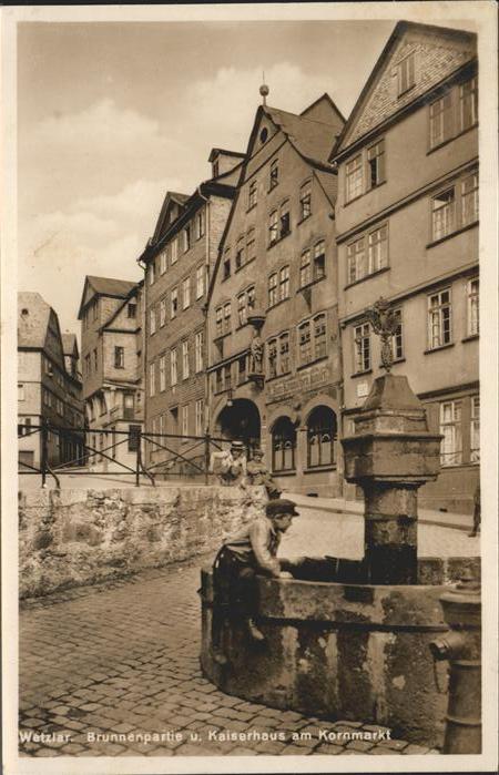 WETZLAR Lahn Hessen Brunnen Kaiserhaus Kornmarkt Kind