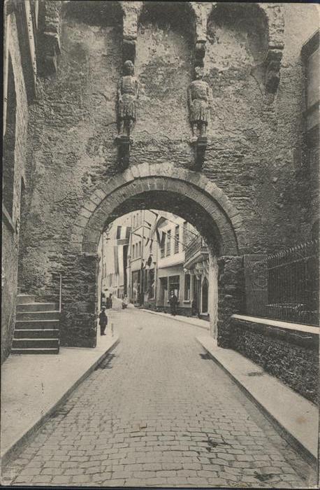 Andernach Rhein Rheinland-Pfalz Rheintor mit historischen Figuren