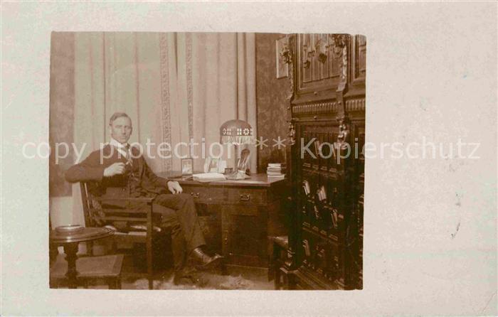 Motive Person Schreibtisch