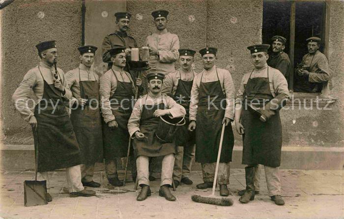 Muenchen Bayern Gruppenbild Uniformen Militaer