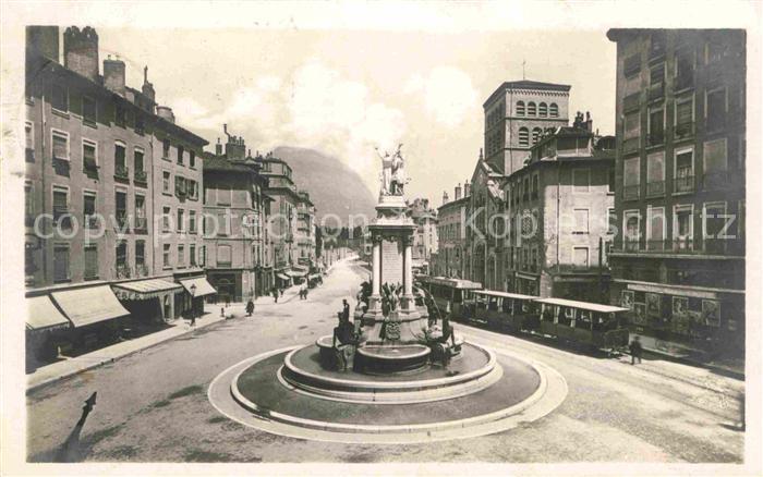 Strassenbahn Grenoble Place Notre-Dame Monument du Centenaire