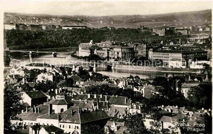Prag Prahy Prague Celkovy pohled Stadtbild mit Moldau Bruecken