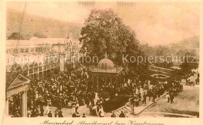 Marienbad Tschechien Boehmen Abendkonzert beim Kreuzbrunnen