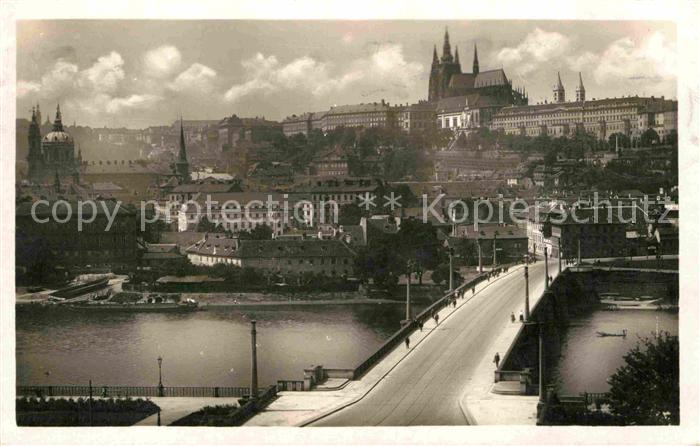 Prag Prahy Prague Hradcany a Manesuv most Manesbruecke Moldau Prager Burg