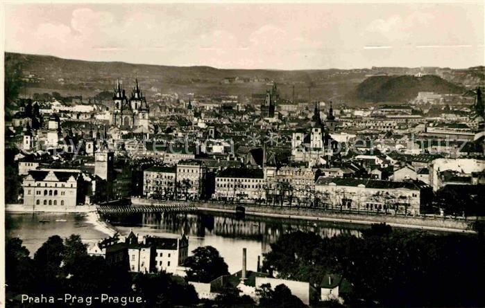 Prag Prahy Prague Stadtansicht vom Laurenziberg Moldau