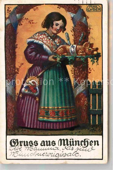 Muenchen Bayern Bedienung in Tracht