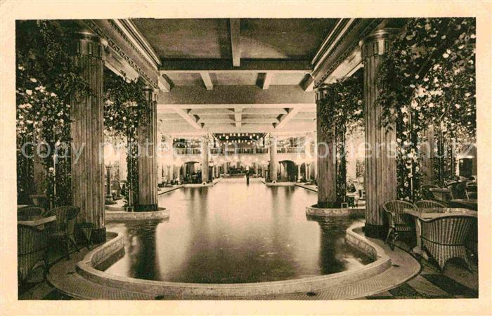 Paris Le Lido des Champs Elysees La piscine