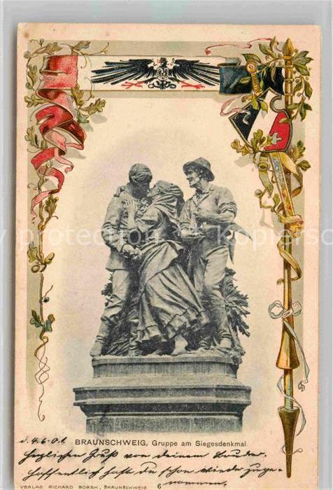 BRAUNSCHWEIG  CITY Gruppe am Siegesdenkmal