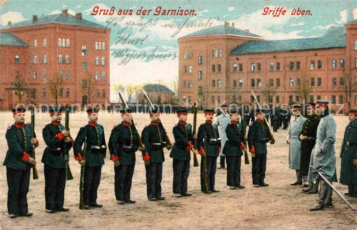 Kaserne Garnison Berlin Soldaten Griffe ueben Infanterie-Regiment Nr. 131