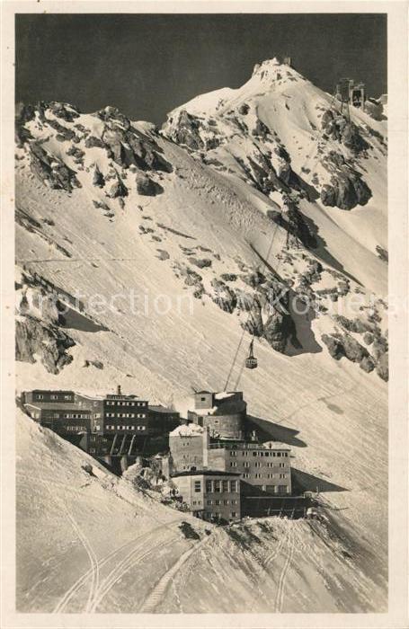 Zugspitzbahn Schneefernerhaus mit Zugspitzgipfel und