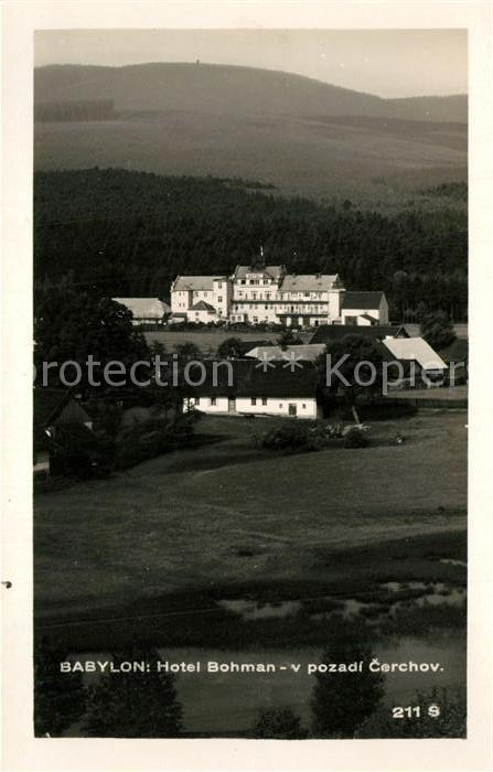 Babylon Babilon Hotel Bohman v pozadi Cerchov