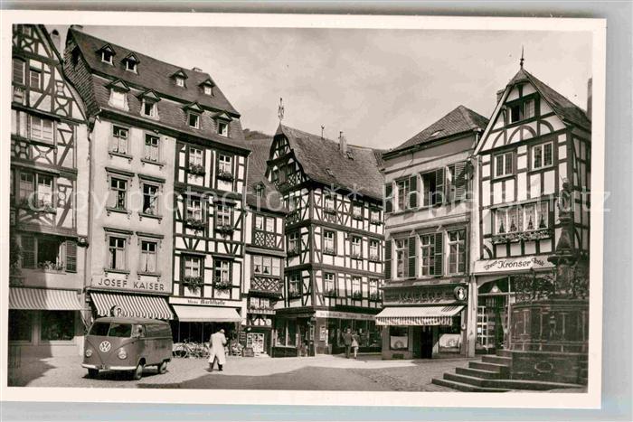 BERNKASTEL-KUES Berncastel Rheinland-Pfalz Marktplatz Fachwerkhaeuser