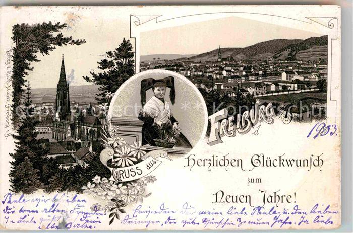 Freiburg Breisgau Teilansicht MuensterTrachtentraegerin