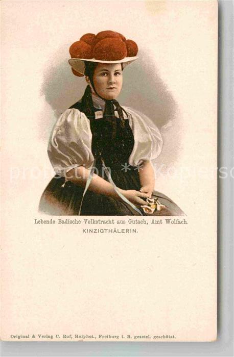 Gutach Schwarzwald Kinzigtaelerin in Badischer Volkstracht
