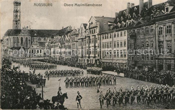 Augsburg Obere Maximilianstrasse Militaerparade