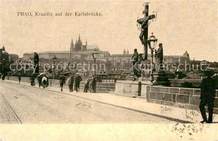 Prag Prahy Prague Karlsbruecke mit Kruzifix