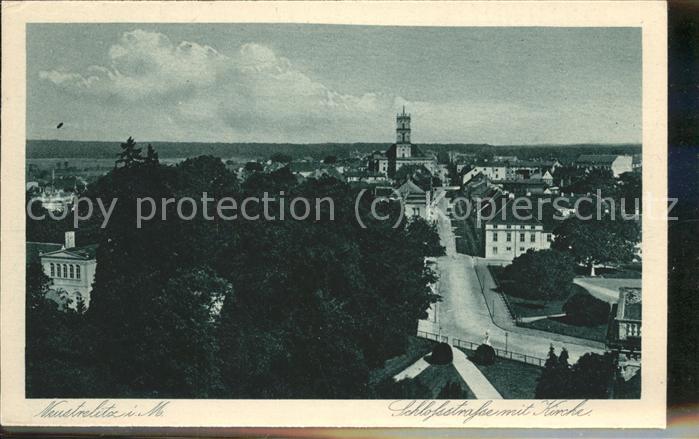 Neustrelitz Schloßstrasse mit Kirche