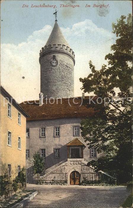 Kahla Thueringen Leuchtenburg im Burghof