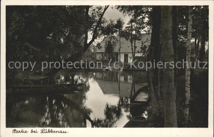 Luebbenau Spreewald Partie an der Wasserstrasse Kahn Bauern