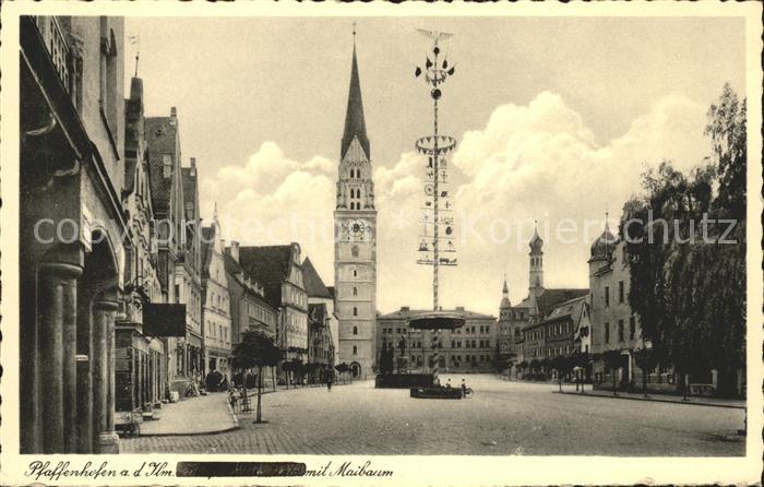 Pfaffenhofen Ilm Paltz mit Maibaum