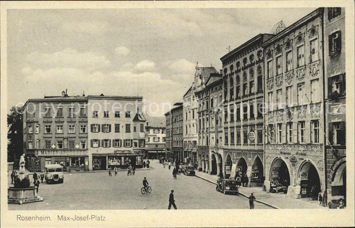 Rosenheim Bayern Max-Josef-Platz Autos Bus Brunnen