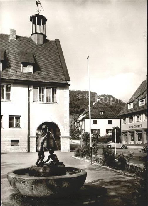 Oberlenningen Rathaus Brunnen
